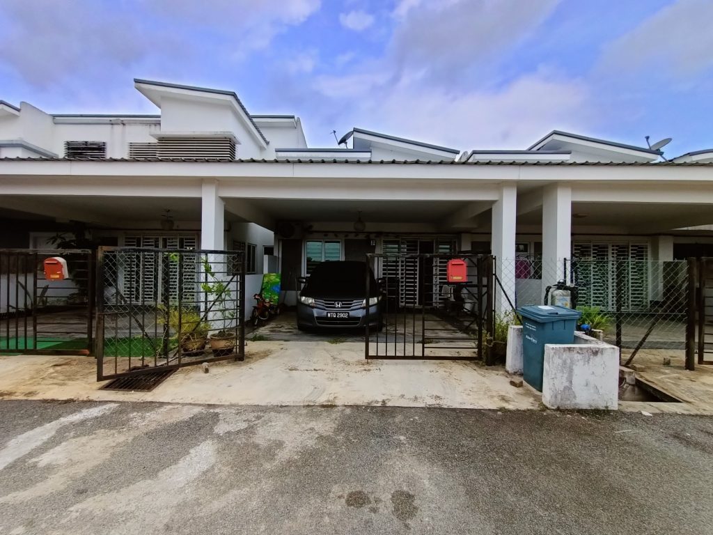 TERES 1 TINGKAT TAMAN I-CON BANDAR KUANTAN PUTRI SUNGAI SOI