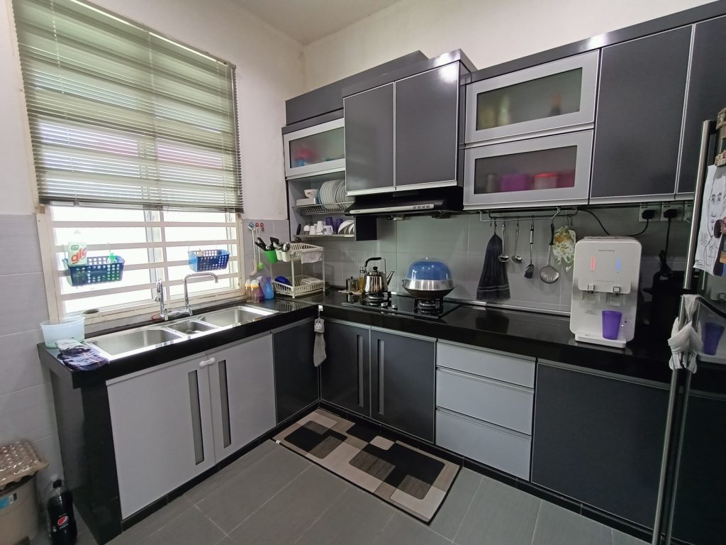 TERES 1 TINGKAT TAMAN I-CON BANDAR KUANTAN PUTRI SUNGAI SOI