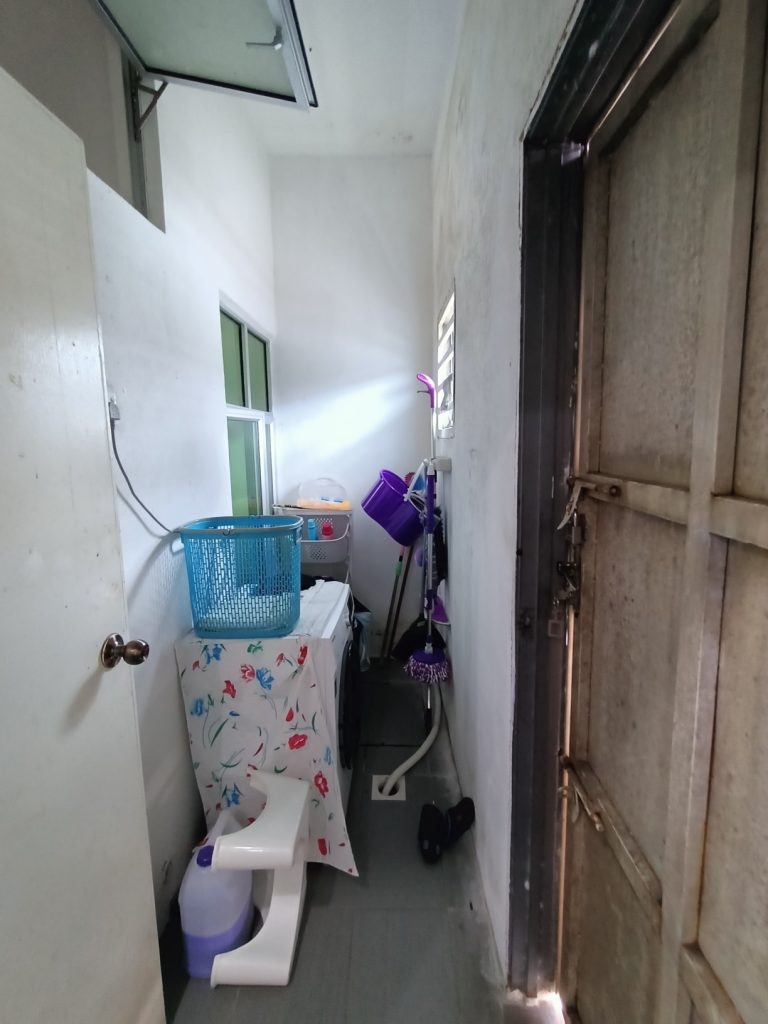 TERES 1 TINGKAT TAMAN I-CON BANDAR KUANTAN PUTRI SUNGAI SOI