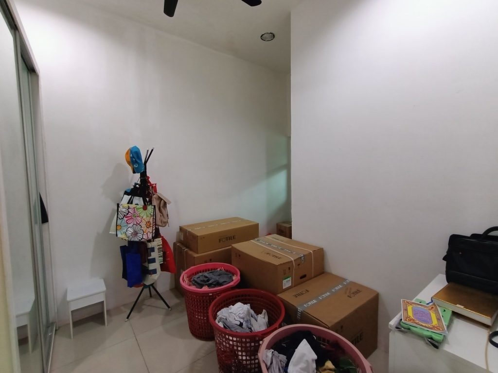 TERES 1 TINGKAT TAMAN I-CON BANDAR KUANTAN PUTRI SUNGAI SOI