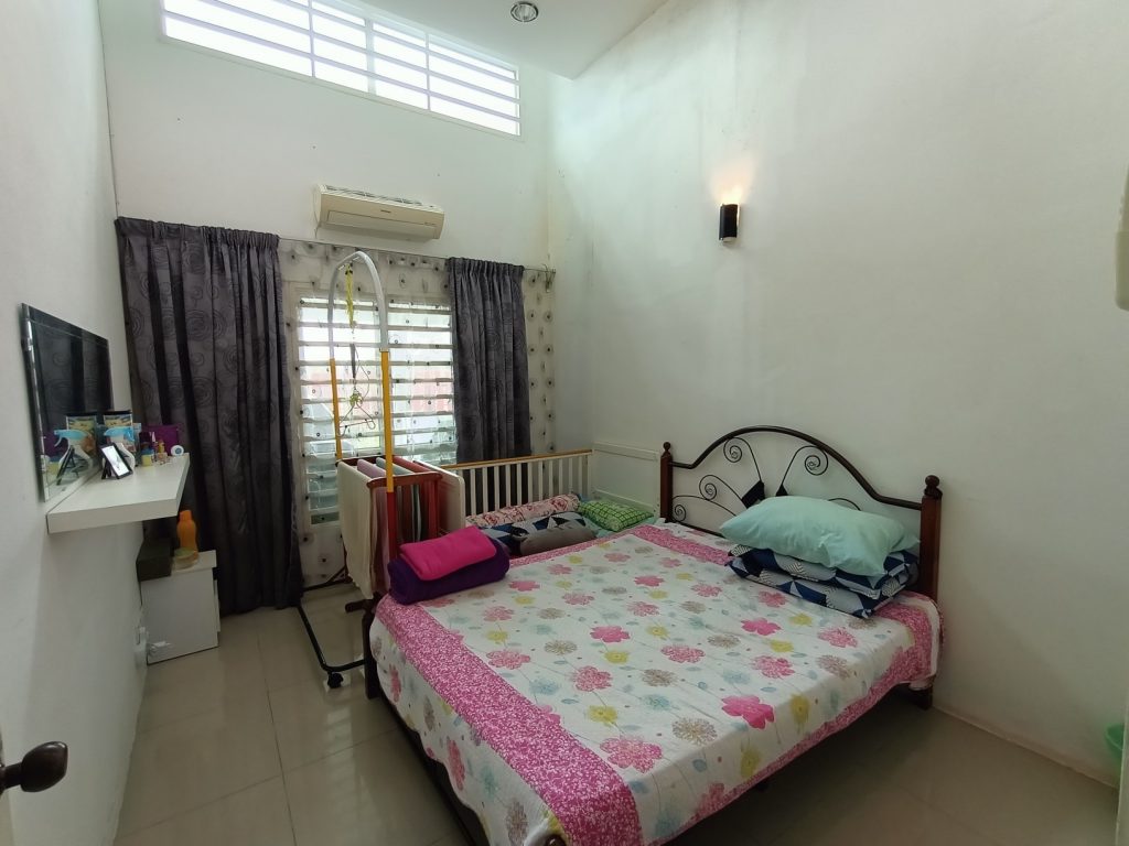 TERES 1 TINGKAT TAMAN I-CON BANDAR KUANTAN PUTRI SUNGAI SOI